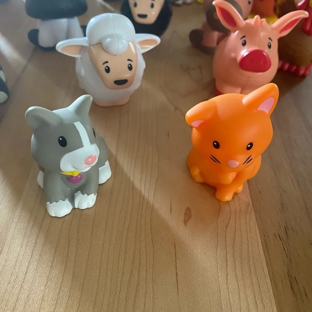 Fisher-Price Little People 14 Piece Set 2 Peekaboo Farm Animals Kids Play Set